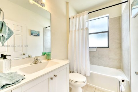 Снять в аренду виллу или дом в Хайалиа, Флорида 4 спальни, 228.73м2, № 1969062 - фото 23