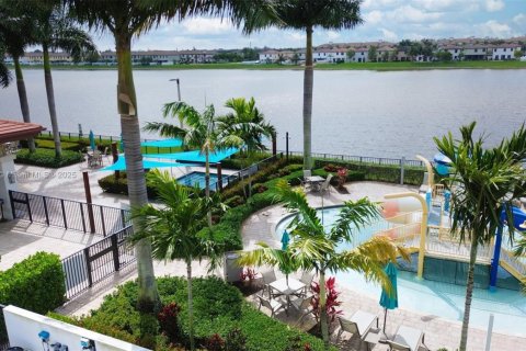 Снять в аренду виллу или дом в Хайалиа, Флорида 4 спальни, 228.73м2, № 1969062 - фото 13