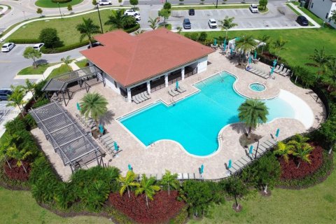 Снять в аренду виллу или дом в Хайалиа, Флорида 4 спальни, 228.73м2, № 1969062 - фото 11