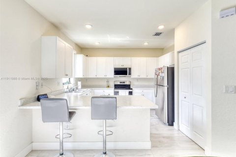 Снять в аренду виллу или дом в Хайалиа, Флорида 4 спальни, 228.73м2, № 1969062 - фото 29