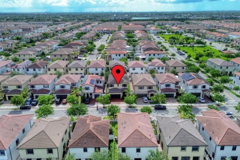 Снять в аренду виллу или дом в Хайалиа, Флорида 4 спальни, 228.73м2, № 1969062 - фото 2