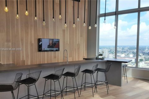 Condo in Miami, Florida, 1 bedroom  № 2021731 - photo 17