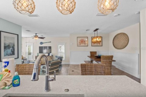 House in Anna Maria, Florida 5 bedrooms, 184.23 sq.m. № 2094611 - photo 10