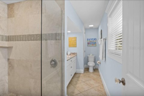 House in Anna Maria, Florida 5 bedrooms, 184.23 sq.m. № 2094611 - photo 17