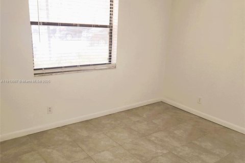 Condominio en alquiler en Coral Springs, Florida, 2 dormitorios, 78.04 m2 № 1970887 - foto 12