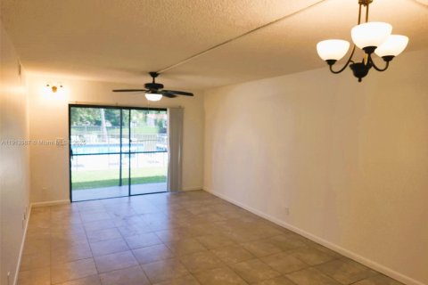 Condominio en alquiler en Coral Springs, Florida, 2 dormitorios, 78.04 m2 № 1970887 - foto 20