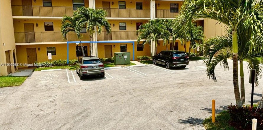 Condominio en Coral Springs, Florida, 2 dormitorios  № 1970887