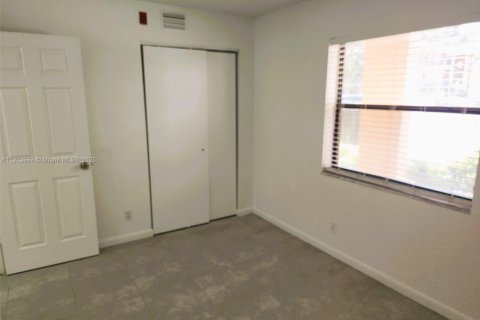 Condominio en alquiler en Coral Springs, Florida, 2 dormitorios, 78.04 m2 № 1970887 - foto 10