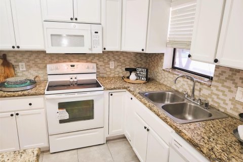 Condominio en alquiler en Coral Springs, Florida, 2 dormitorios, 78.04 m2 № 1970887 - foto 5