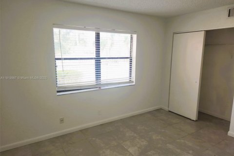 Condominio en alquiler en Coral Springs, Florida, 2 dormitorios, 78.04 m2 № 1970887 - foto 13