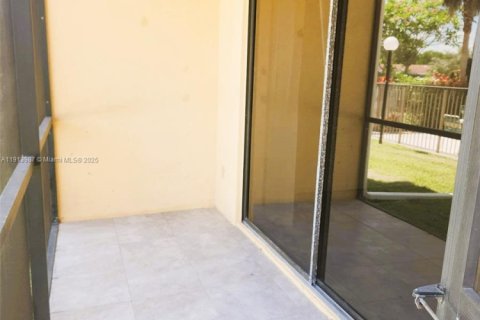 Condominio en alquiler en Coral Springs, Florida, 2 dormitorios, 78.04 m2 № 1970887 - foto 25