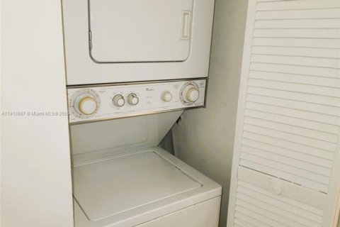 Condominio en alquiler en Coral Springs, Florida, 2 dormitorios, 78.04 m2 № 1970887 - foto 17