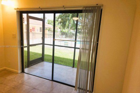 Condominio en alquiler en Coral Springs, Florida, 2 dormitorios, 78.04 m2 № 1970887 - foto 19