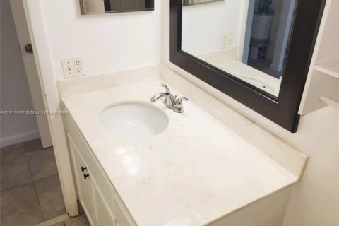 Condominio en alquiler en Coral Springs, Florida, 2 dormitorios, 78.04 m2 № 1970887 - foto 15