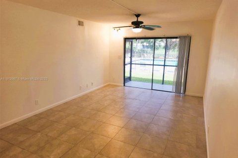 Condominio en alquiler en Coral Springs, Florida, 2 dormitorios, 78.04 m2 № 1970887 - foto 21