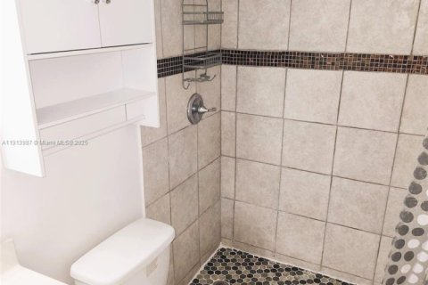 Condominio en alquiler en Coral Springs, Florida, 2 dormitorios, 78.04 m2 № 1970887 - foto 16