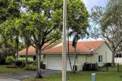 Casa en Coral Springs, Florida 3 dormitorios, 170.2 m2 № 2250163