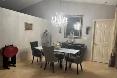 House in Coral Springs, Florida 3 bedrooms, 170.2 sq.m. № 2250163 - photo 18