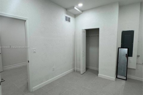 Propiedad comercial en alquiler en Homestead, Florida, 224.64 m2 № 1964167 - foto 10