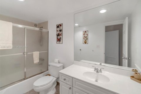Condo in Sunny Isles Beach, Florida, 1 bedroom  № 2153985 - photo 10