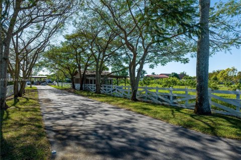 Casa en venta en Miami, Florida, 4 dormitorios, 170.2 m2 № 1890353 - foto 4