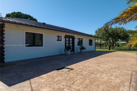 Casa en venta en Miami, Florida, 4 dormitorios, 170.2 m2 № 1890353 - foto 13