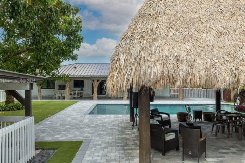 Casa en venta en Miami, Florida, 4 dormitorios, 170.2 m2 № 1890353 - foto 30