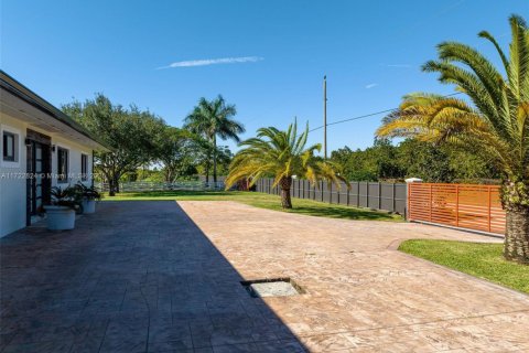 Casa en venta en Miami, Florida, 4 dormitorios, 170.2 m2 № 1890353 - foto 8