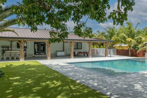 Casa en venta en Miami, Florida, 4 dormitorios, 170.2 m2 № 1890353 - foto 21