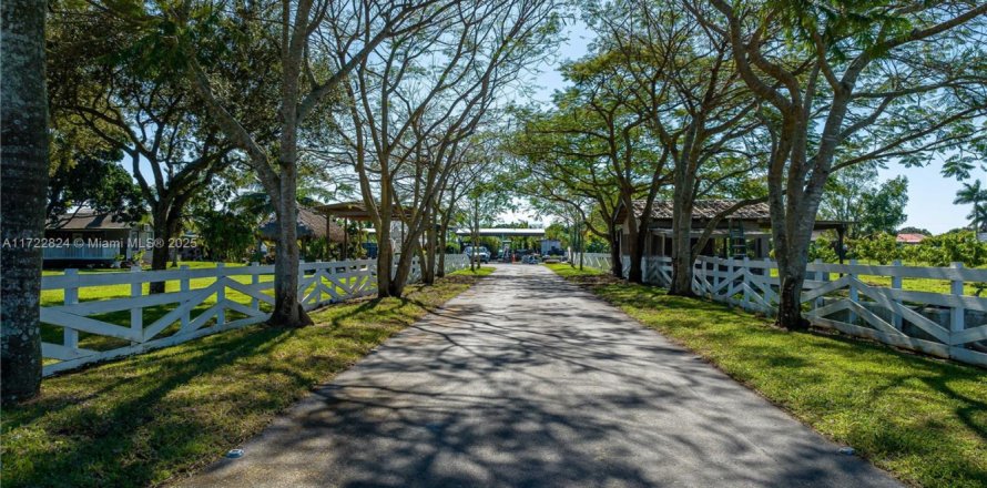 Casa en Miami, Florida 4 dormitorios, 170.2 m2 № 1890353