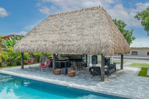Casa en venta en Miami, Florida, 4 dormitorios, 170.2 m2 № 1890353 - foto 27