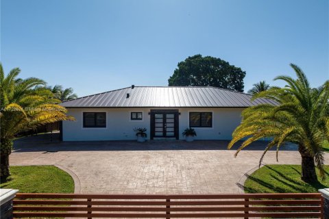 Casa en venta en Miami, Florida, 4 dormitorios, 170.2 m2 № 1890353 - foto 9