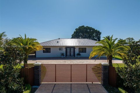 Casa en venta en Miami, Florida, 4 dormitorios, 170.2 m2 № 1890353 - foto 6