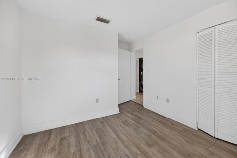 Casa en venta en Homestead, Florida, 5 dormitorios, 212 m2 № 2000602 - foto 12