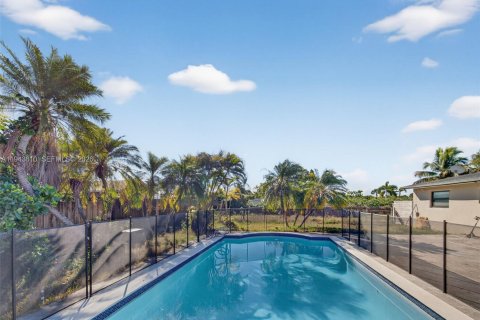 Casa en venta en Homestead, Florida, 5 dormitorios, 212 m2 № 2000602 - foto 25