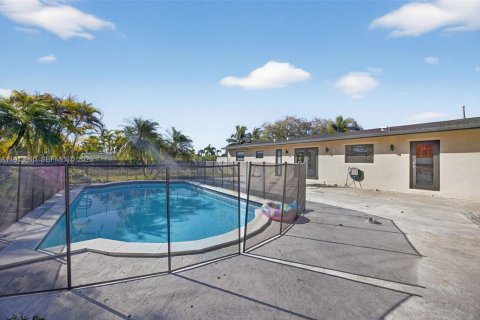 Casa en venta en Homestead, Florida, 5 dormitorios, 212 m2 № 2000602 - foto 27