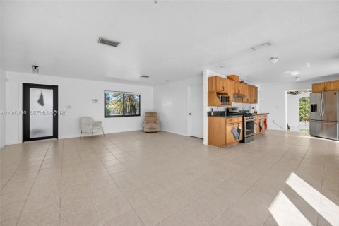 Casa en venta en Homestead, Florida, 5 dormitorios, 212 m2 № 2000602 - foto 4