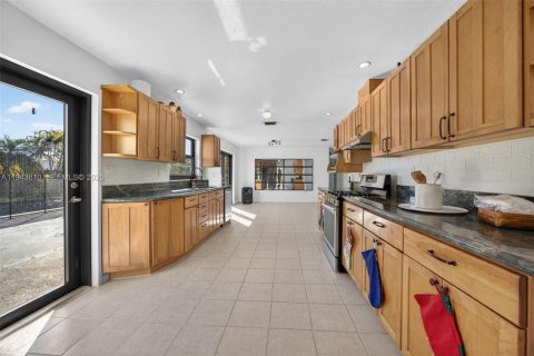 Casa en venta en Homestead, Florida, 5 dormitorios, 212 m2 № 2000602 - foto 9