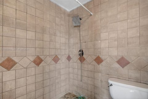 Casa en venta en Homestead, Florida, 5 dormitorios, 212 m2 № 2000602 - foto 16