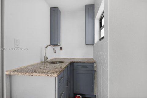 Casa en venta en Homestead, Florida, 5 dormitorios, 212 m2 № 2000602 - foto 15