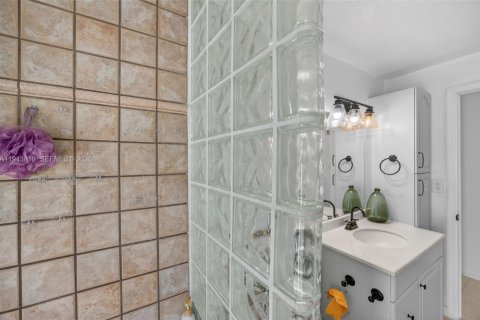 Casa en venta en Homestead, Florida, 5 dormitorios, 212 m2 № 2000602 - foto 18