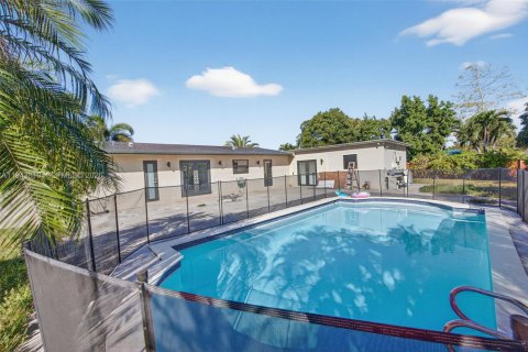 Casa en venta en Homestead, Florida, 5 dormitorios, 212 m2 № 2000602 - foto 26