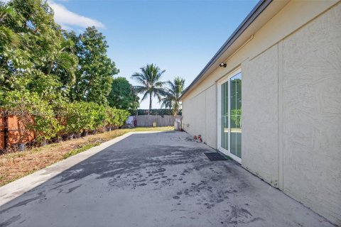 Casa en venta en Homestead, Florida, 5 dormitorios, 212 m2 № 2000602 - foto 29