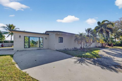 Casa en venta en Homestead, Florida, 5 dormitorios, 212 m2 № 2000602 - foto 2