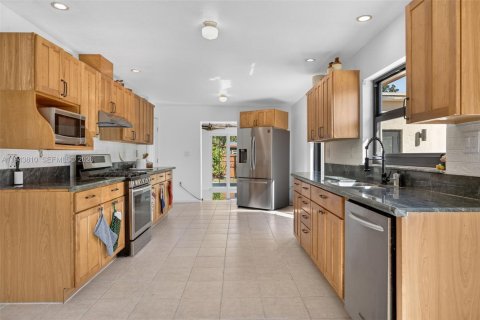 Casa en venta en Homestead, Florida, 5 dormitorios, 212 m2 № 2000602 - foto 8