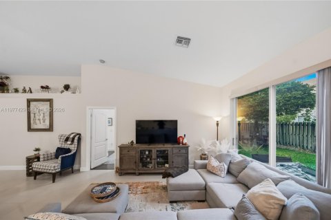 Villa ou maison à louer à Parkland, Floride: 3 chambres, 163.23 m2 № 2043893 - photo 6