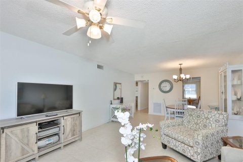 Condominio en venta en Seminole, Florida, 2 dormitorios, 99.87 m2 № 2227569 - foto 10