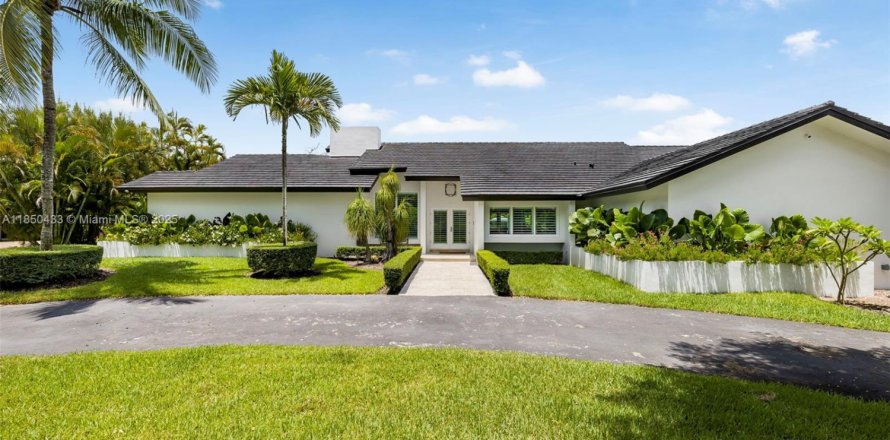 Casa en Miami, Florida 4 dormitorios, 299.8 m2 № 1855161