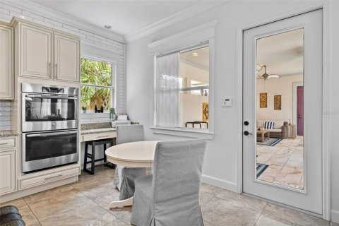 House in Orlando, Florida 3 bedrooms, 212.1 sq.m. № 1832812 - photo 12