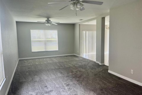 House in Bradenton, Florida 3 bedrooms, 170.66 sq.m. № 2388618 - photo 2